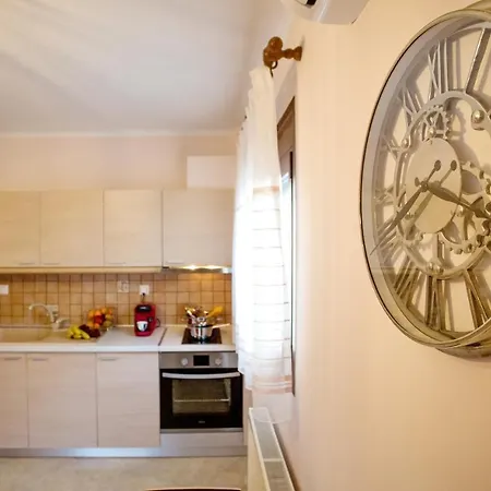 Konstantina & Evgenia Deluxe Apartment