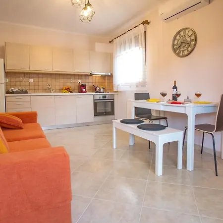 Konstantina & Evgenia Deluxe Apartment